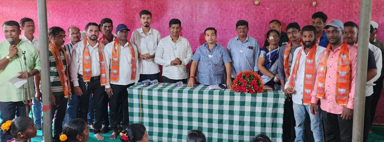 निवडणुकीच्या तोंडावर नितेश राणेंकडून पक्षप्रवेशाचा सपाटा
