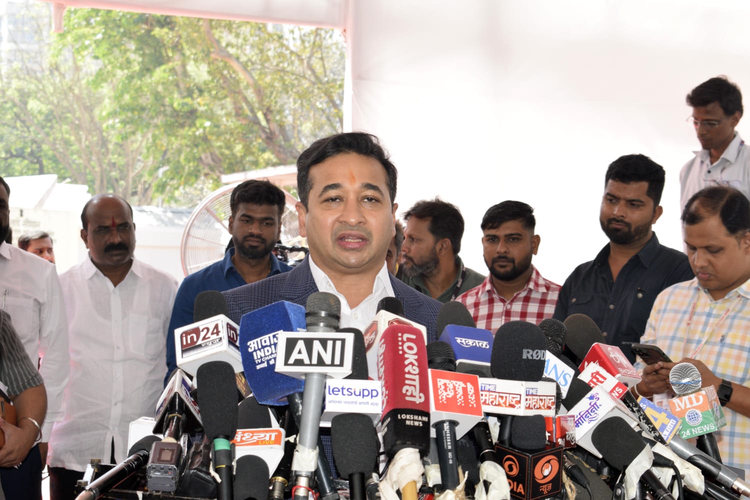 उर्दू भाषेत प्रचार पत्रके छापणाऱ्यांना मराठी भाषेवर बोलण्याचा नैतिक अधिकार नाही