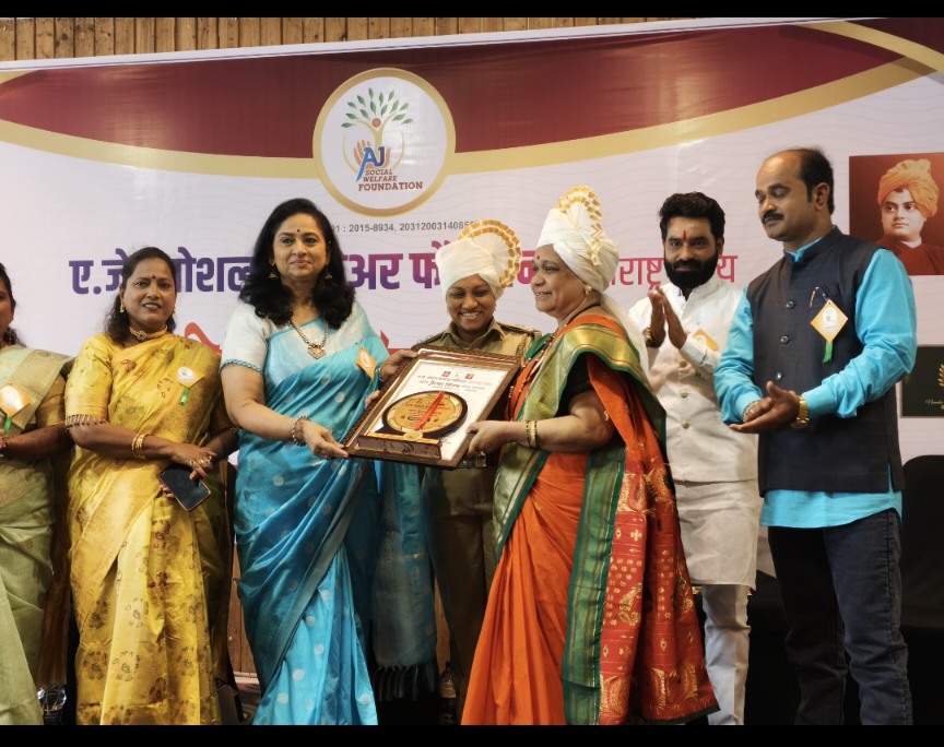 कणकवलीच्या सुप्रिया प्रभुमिराशी भारत कला गौरव पुरस्काराने सन्मानित