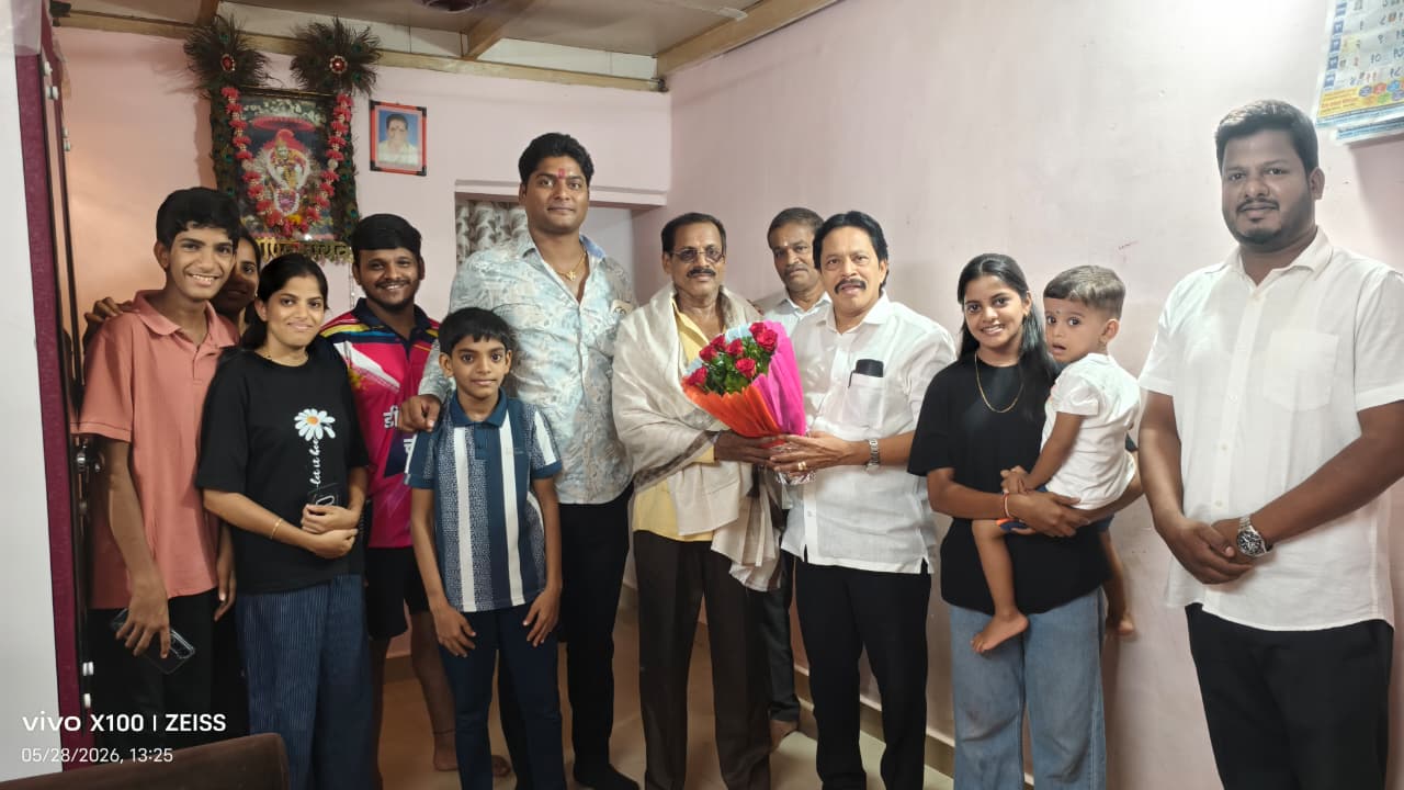 नगराध्यक्ष संदेश पारकर यांच्याकडून आचारी भरत उर्फ बाळा म्हाडगुत यांना  वाढदिवसानिमित्त शुभेच्छा