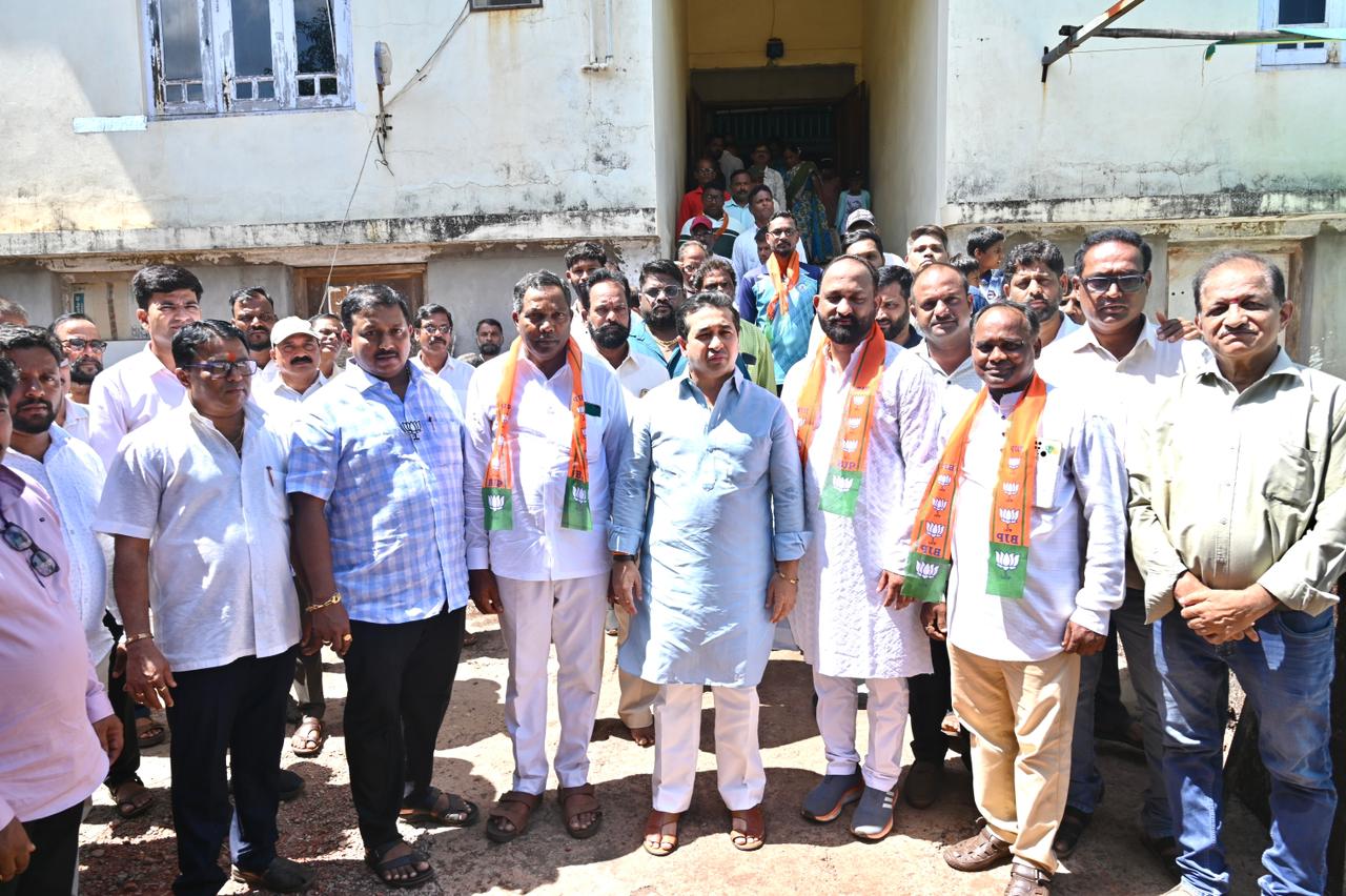 विजयदुर्ग भागात उबाठाला पूर्णविराम; पंचायत समिती सदस्य विष्णू घाडी, तालुकाप्रमुख जयेश नर यांच्यासह शेकडो कार्यकर्त्यांचा ना. नितेश राणे यांच्या हस्ते भाजपात प्रवेश