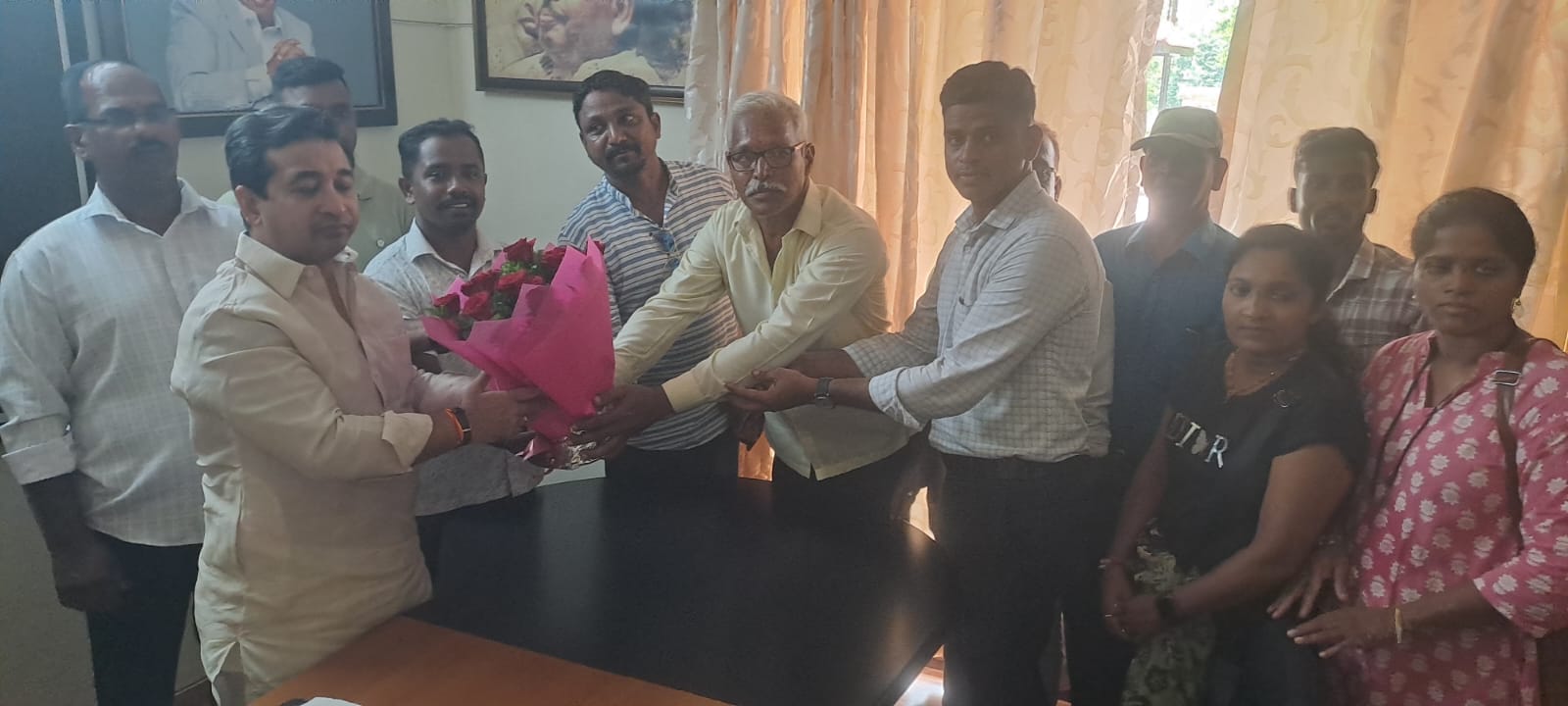 पिग्मी एजंटांचे कमिशन पूर्ववत करण्यासाठी पालकमंत्री नितेश राणे यांची घेतली भेट..