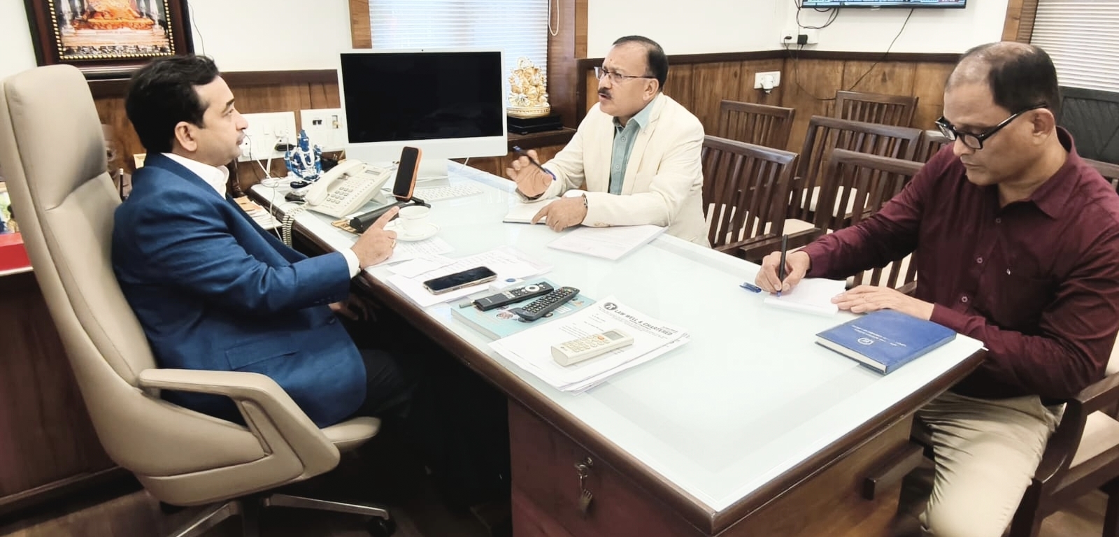 कोकण रेल्वे प्रकल्प बाधितांना प्रलंबित प्रकल्पात रोजगारात प्राधान्य द्या. मंत्री नितेश राणे