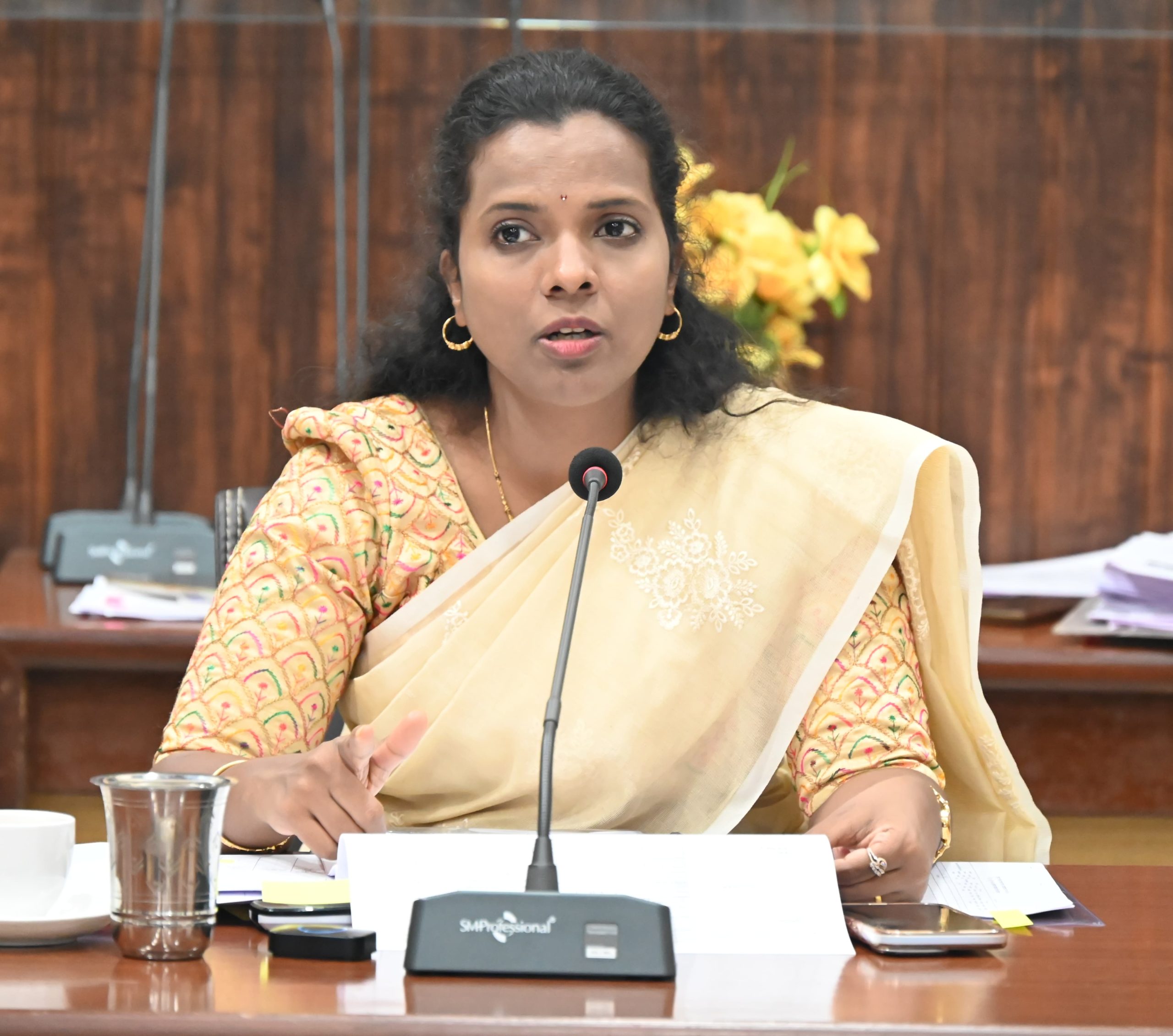 जिल्हा वार्षिक योजनांच्या कामांना गती; अपूर्ण प्रकल्प तातडीने पूर्ण करण्याचे जिल्हाधिकाऱ्यांचे निर्देश