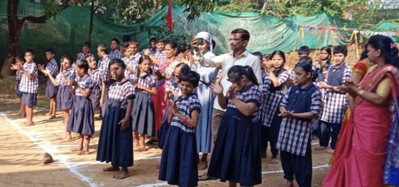 झाराप जीवदान विशेष शाळेत चिमुकल्यांचे उत्साहात स्वागत; पहिल्याच दिवशी रंगली चित्रकला स्पर्धा