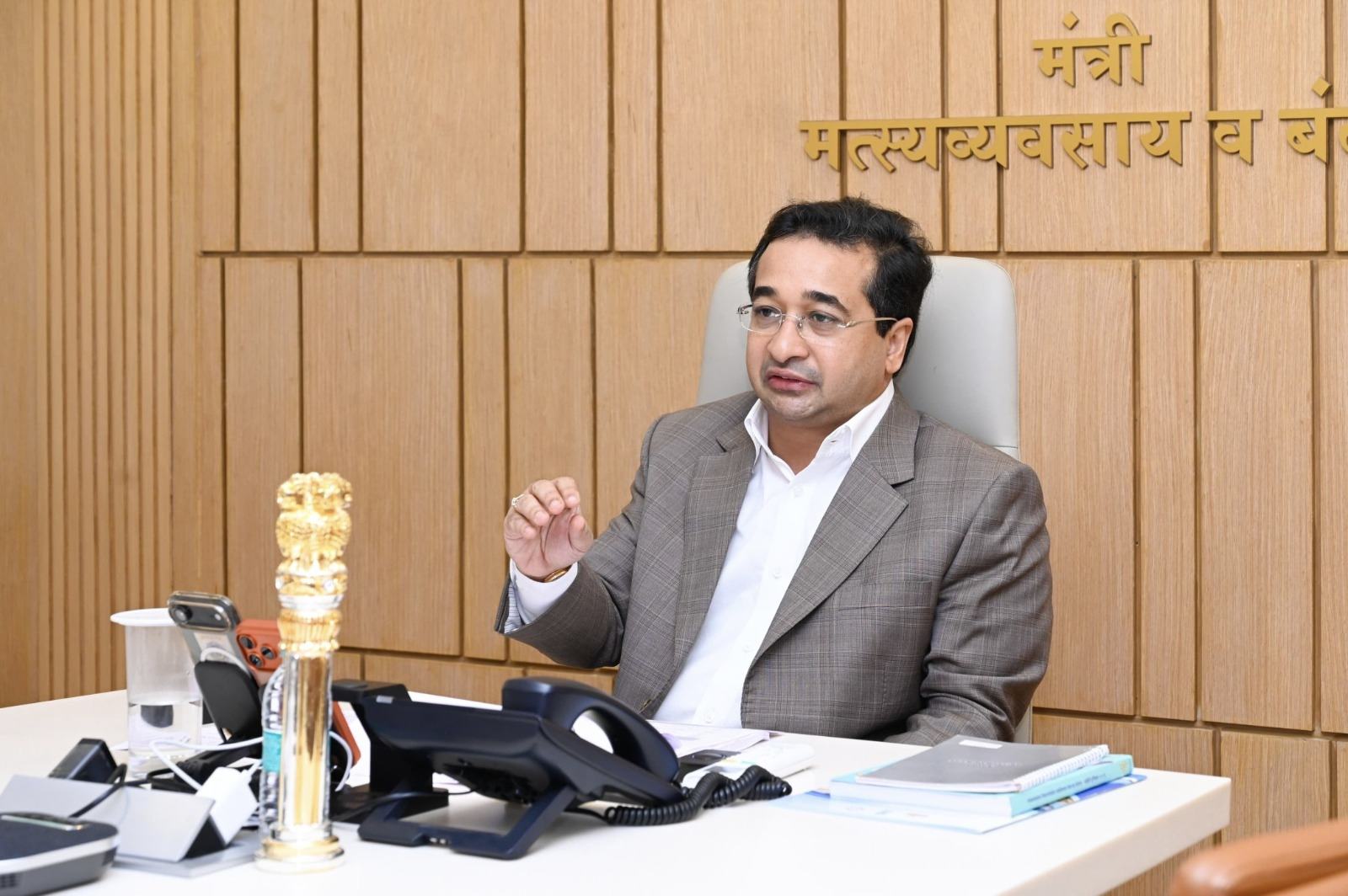 ऑनलाइन फसवणूक, जुगार व अवैध सायबर कृत्यांविरोधात कठोर कारवाईचे पालकमंत्री नितेश राणे यांचे निर्देश