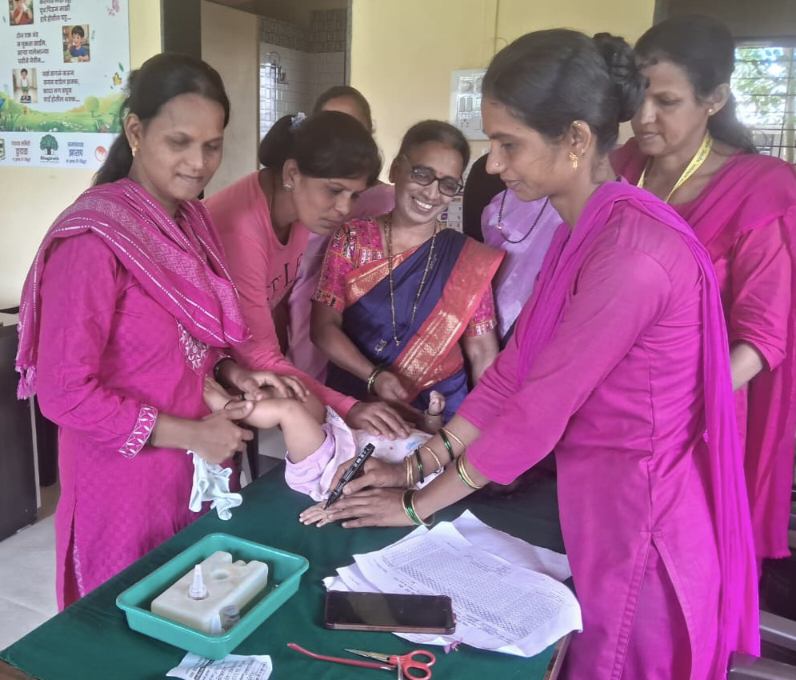 ​झारापमध्ये पल्स पोलिओ लसीकरण मोहिमेला उत्स्फूर्त प्रतिसाद; सरपंच दक्षता मेस्त्रींचे पालकांना जनजागृतीचे आवाहन