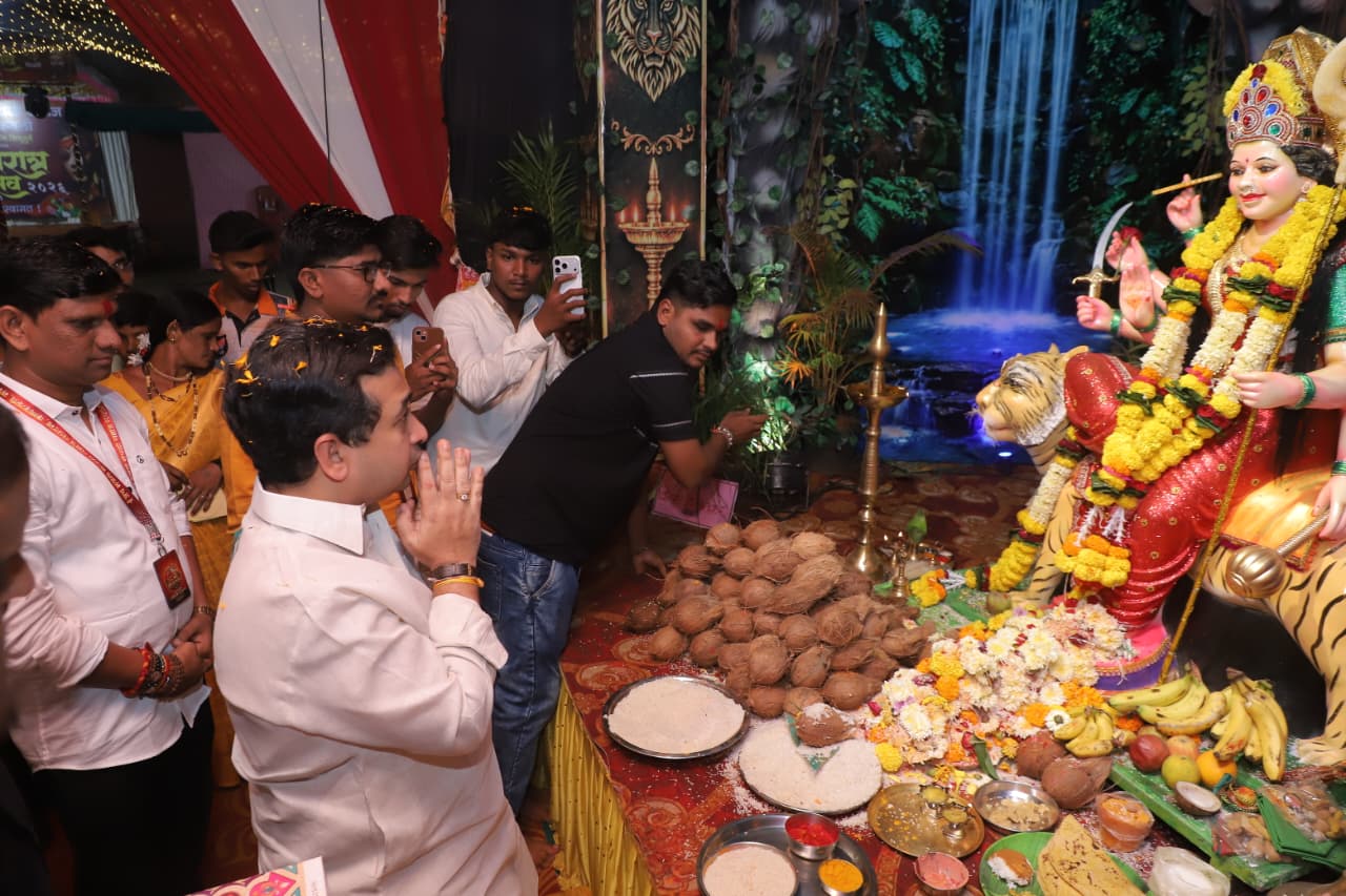 कणकवलीत ‘जयभवानी गोंधळी समाज संघा’च्या नवरात्रोत्सवाला पालकमंत्री नितेश राणे यांची सदिच्छा भेट!