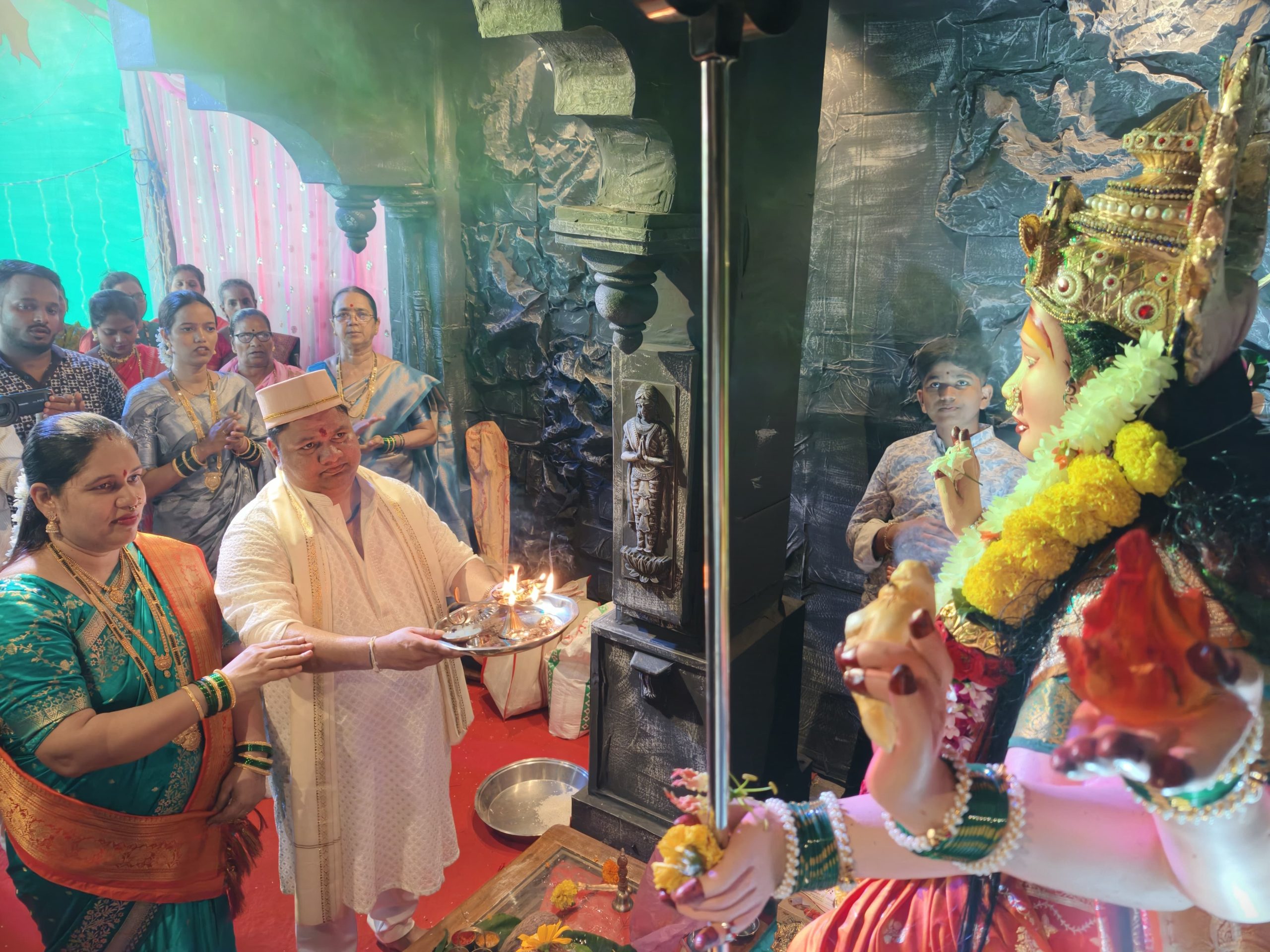 शिरवल खासकीलवाडी येथे संदीप चौकेकर मित्र मंडळाच्या नवरात्रोत्सवाची भक्तीमय वातावरणात सांगता